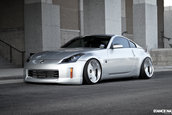 Tuning Nissan: 350Z Twin-Turbo, generatia Stance, culcata pe asfalt