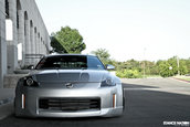 Tuning Nissan: 350Z Twin-Turbo, generatia Stance, culcata pe asfalt