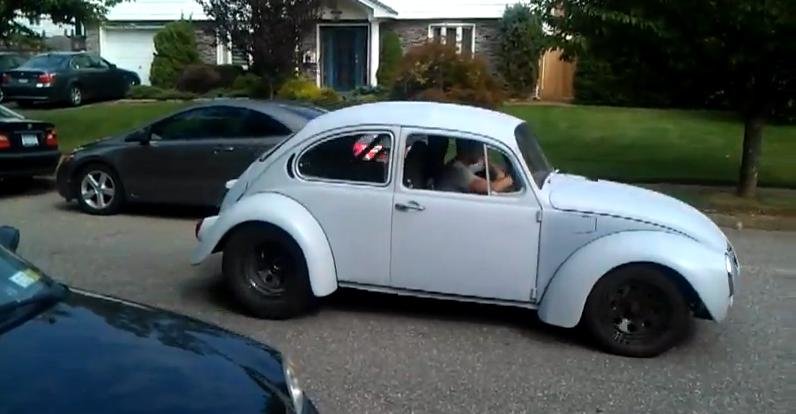 Tuning Volkswagen: Beetle cu motor small-block de 5.7 L Chevrolet