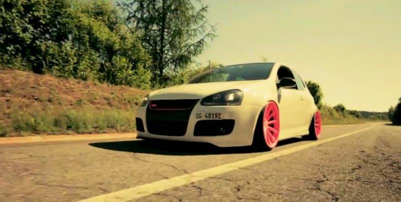 Tuning Volkswagen: un Golf V GTI, Pinky Punky Stance