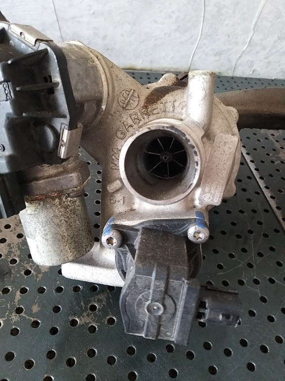 Turbina 0.9 b smart forfour w453 pentru piese 8220531 ngt1038z h8201380711104103r