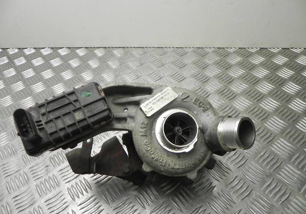 Turbina stanga AX2Q-6K682-CA Jaguar XF 3.0 D V6 cod motor 306DT an fab. 2009 - 2015