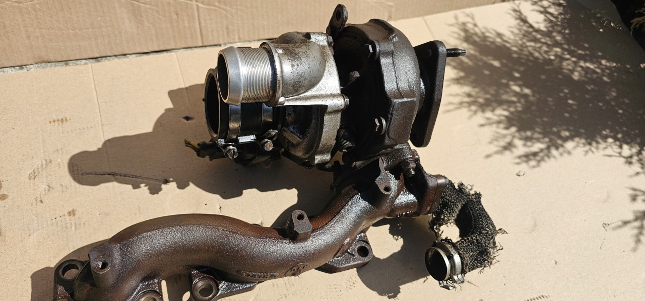Turbina stanga Jaguar XF / S-Type 2.7 D 2005 2006 2007 2008