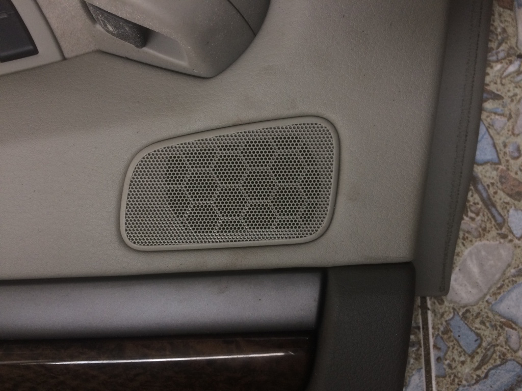 Tweeter Bosse dreapta spate Audi A8 D3/4E [2002 - 2005] Sedan 4.2 tiptronic quattro (335 hp) AUDI A8 (4E_) 10.2002 - 07.2010 A8 4.2 QUATTRO 4.2 - BFM