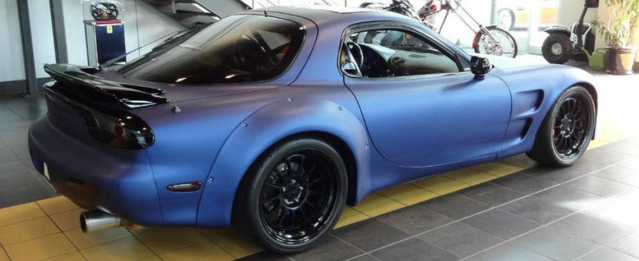 Uimeste cu fiecare aparitie de pe sosea. Afla pentru ce suma se vinde acest superb RX-7 finisat in albastru mat Uimeste cu fiecare aparitie de pe sosea. Afla pentru ce suma se vinde acest superb RX-7 finisat in albastru mat