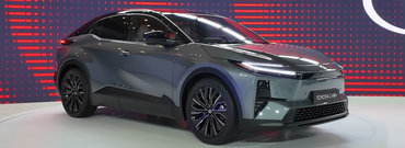 Uita complet de Tesla! Toyota prezinta oficial noul C-HR+ cu un design SF si o autonomie de 600 km. Cum arata in realitate