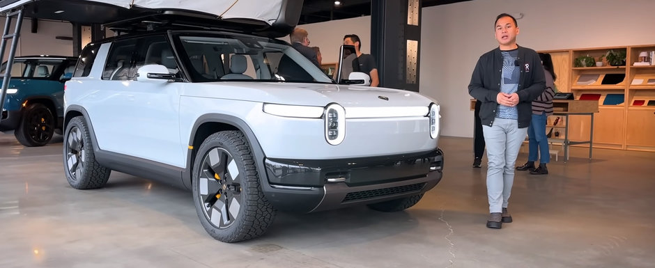 Uita de Tesla Model Y! Rivian prezinta oficial noul R2 cu trei motoare electrice si pret accesibil. Cum arata in realitate