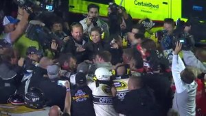 Ultima etapa din Nascar s-a terminat cu imbranceli, trageri de guler si nu numai