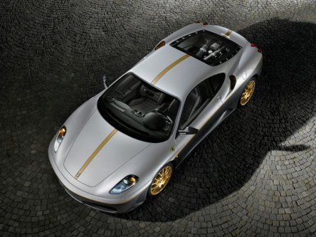 Ultimul Ferrari F430 va fi scos la licitatie