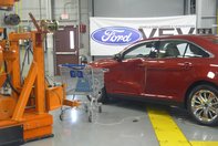 Un altfel de crash test pentru Ford Taurus!