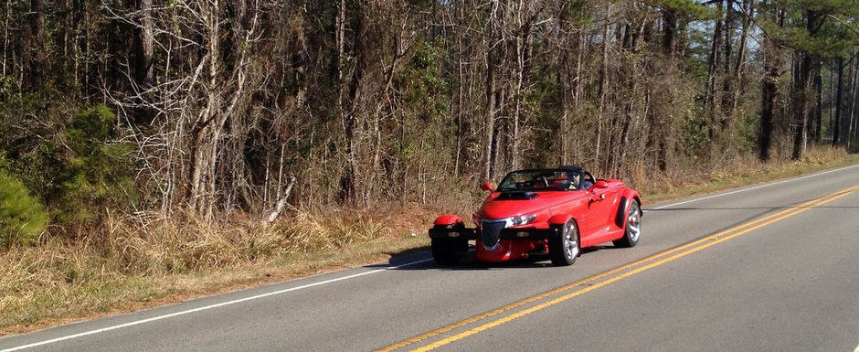 Un altfel de tuning: Plymouth Prowler cu motor V8 de 6.1 litri