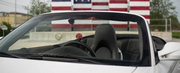 Un altfel de tuning: Porsche 911 Cabrio cu scaun fata central si trei locuri Un altfel de tuning: Porsche 911 Cabrio cu scaun fata central si trei locuri