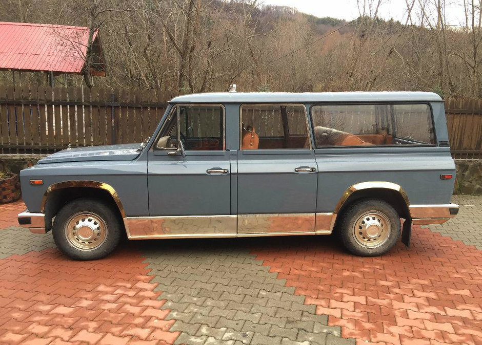 Un ARO 306 cu 100 km la bord care i-a apartinut lui Ceausescu este acum de vanzare in Romania