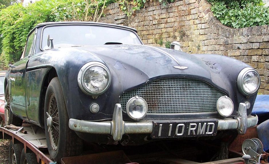 Un Aston Martin ruginit s-a vandut cu 319.000 de dolari!