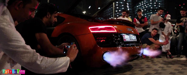 Un Audi R8 scuipa flacari pe evacuare vreme de 2 minute