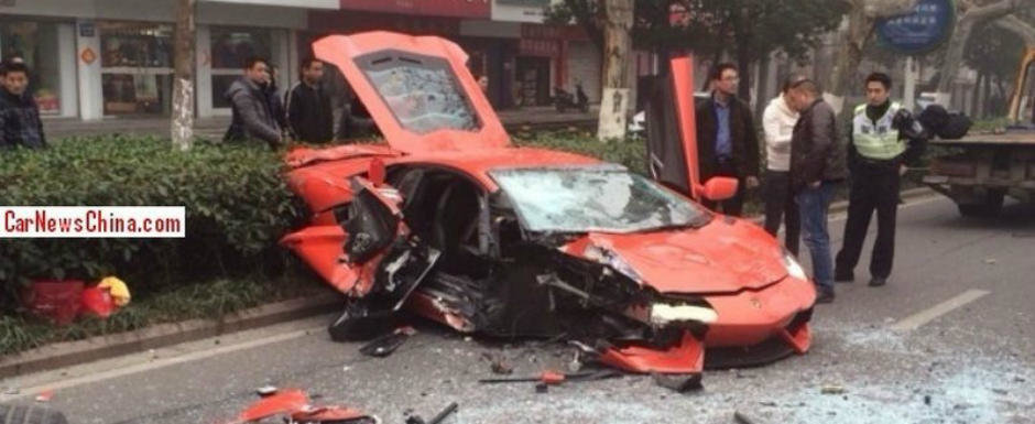 Un Aventador a fost facut bucati in China. Pagubele depasesc lejer 100.000 euro