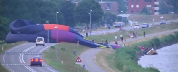 Un balon cu aer cald se prabuseste in Olanda, blocand intreaga sosea