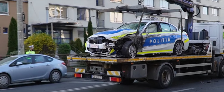 Un BMW de Politie a fost facut dauna totala la Cluj, dupa ce agentul de la volan a intrat pe contrasens si a lovit trei masini