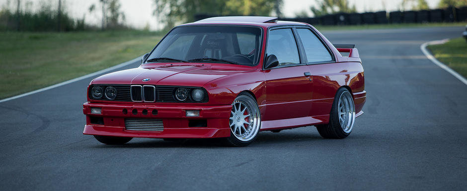 Un BMW E30 turbo cu 900 CP sub capota e dovada existentei perfectiunii Un BMW E30 turbo cu 900 CP sub capota e dovada existentei perfectiunii