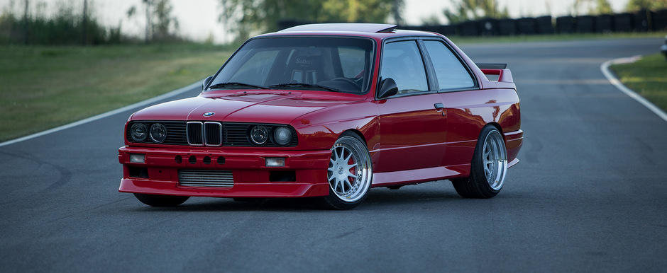 Un BMW E30 turbo cu 900 CP sub capota e dovada existentei perfectiunii