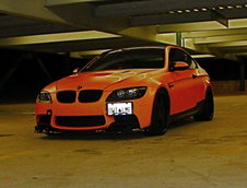 Un BMW M3 E92 portocaliu mat, gata de Halloween