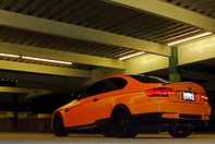 Un BMW M3 E92 portocaliu mat, gata de Halloween