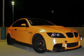 Un BMW M3 E92 portocaliu mat, gata de Halloween