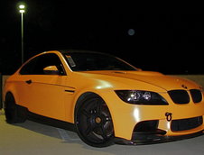 Un BMW M3 E92 portocaliu mat, gata de Halloween
