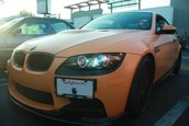Un BMW M3 E92 portocaliu mat, gata de Halloween