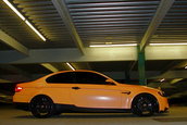 Un BMW M3 E92 portocaliu mat, gata de Halloween