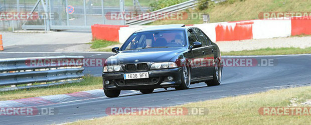 Un BMW M5 este de vina pentru accidentul in care au fost implicate 3 motociclete si 2 masini pe Nurburgring