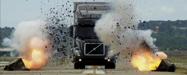 Un camion Volvo e distrus... doar pentru a fi apoi reparat