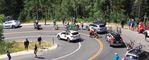 Un ciclist se loveste violent de o masina de asistenta