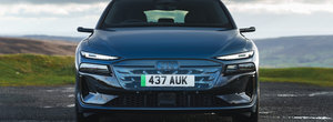 Un cunoscut jurnalist britanic critica noua masina de peste 100.000 de euro de la Audi. "Plasticele sunt mai proaste si mai ieftine decat la vechea generatie"