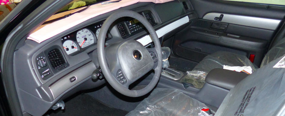 Un cuplu de americani isi vinde masina cu motor V8 cumparata in anul 2002. Automobilul are numai 99 de kilometri la bord Un cuplu de americani isi vinde masina cu motor V8 cumparata in anul 2002. Automobilul are numai 99 de kilometri la bord