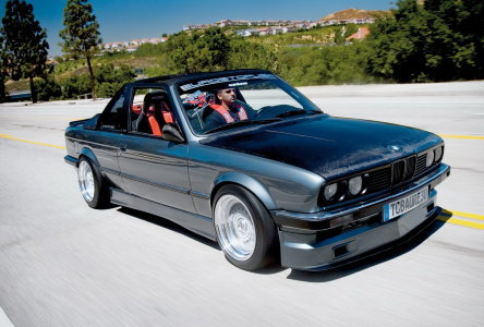 Un E30 mai special: TC Baur