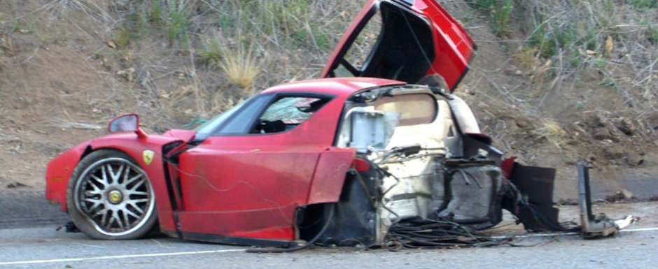 Un Enzo rupt in doua si reparat ulterior de Ferrari se vinde pentru 2 milioane euro Un Enzo rupt in doua si reparat ulterior de Ferrari se vinde pentru 2 milioane euro