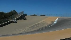 Un Ferrari 458 Italia isi ia zborul la Laguna Seca