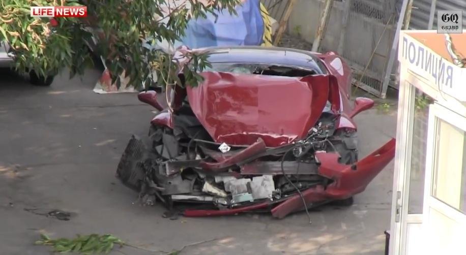 Un Ferrari 458 Italia omoara un pieton si se infige intr-un S Class