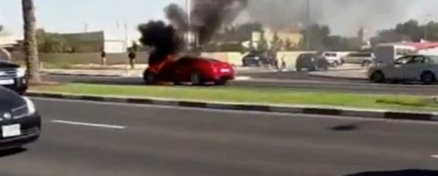 Un Ferrari 599 GTB arde la foc mic in Dubai