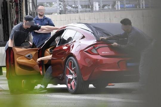 Un Fisker mai mic, pe nume... Nina Un Fisker mai mic, pe nume... Nina