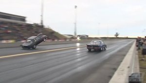 Un Ford Mustang de 2000 cp decoleaza intr-o cursa de drag-racing