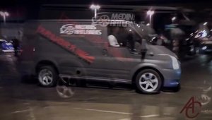 Un Ford Transit cu motor de Skyline R34 GT-R pare masina ideala de drift. Si de carat mobila!