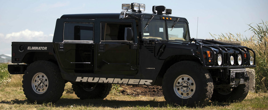 Un Hummer H1 detinut de Tupac Shakur a fost vandut cu de trei ori pretul initial