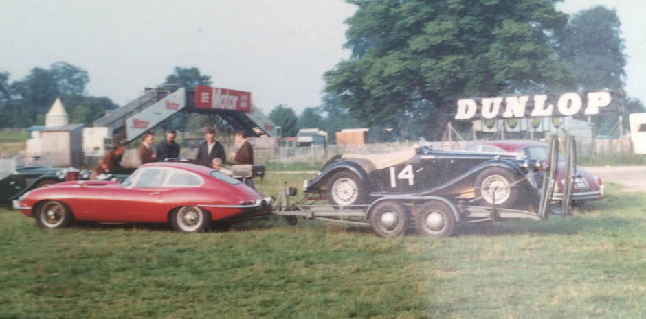 Un Jaguar E-Type original din 1963 legat de The Beatles a fost gasit intr-un hambar