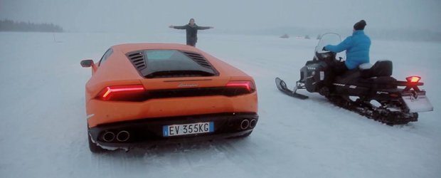 Un Lamborghini Huracan se intrece cu un snowmobil si cu niste... caini Husky