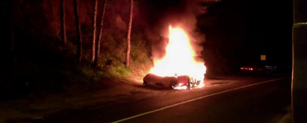 Un Lamborghini Murcielago sfarseste in flacari pe o strada din Cape Town