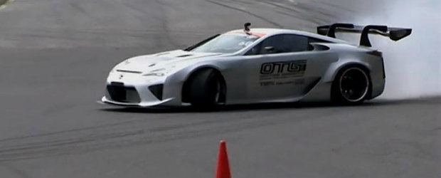 Un Lexus LFA cu motor V8 de 1000 CP face spectacol pe pista de drift