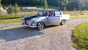 Un Mercedes din 1964 cu motor de BMW are peste 500 cp