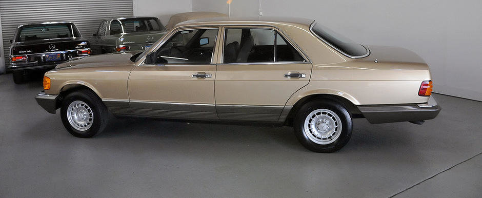 Un Mercedes S-Class din '82 e cadoul perfect pentru fanii limuzinelor old-school Un Mercedes S-Class din '82 e cadoul perfect pentru fanii limuzinelor old-school